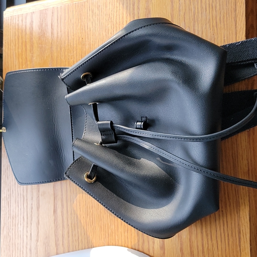 Small black backpack - Picture 2 of 3